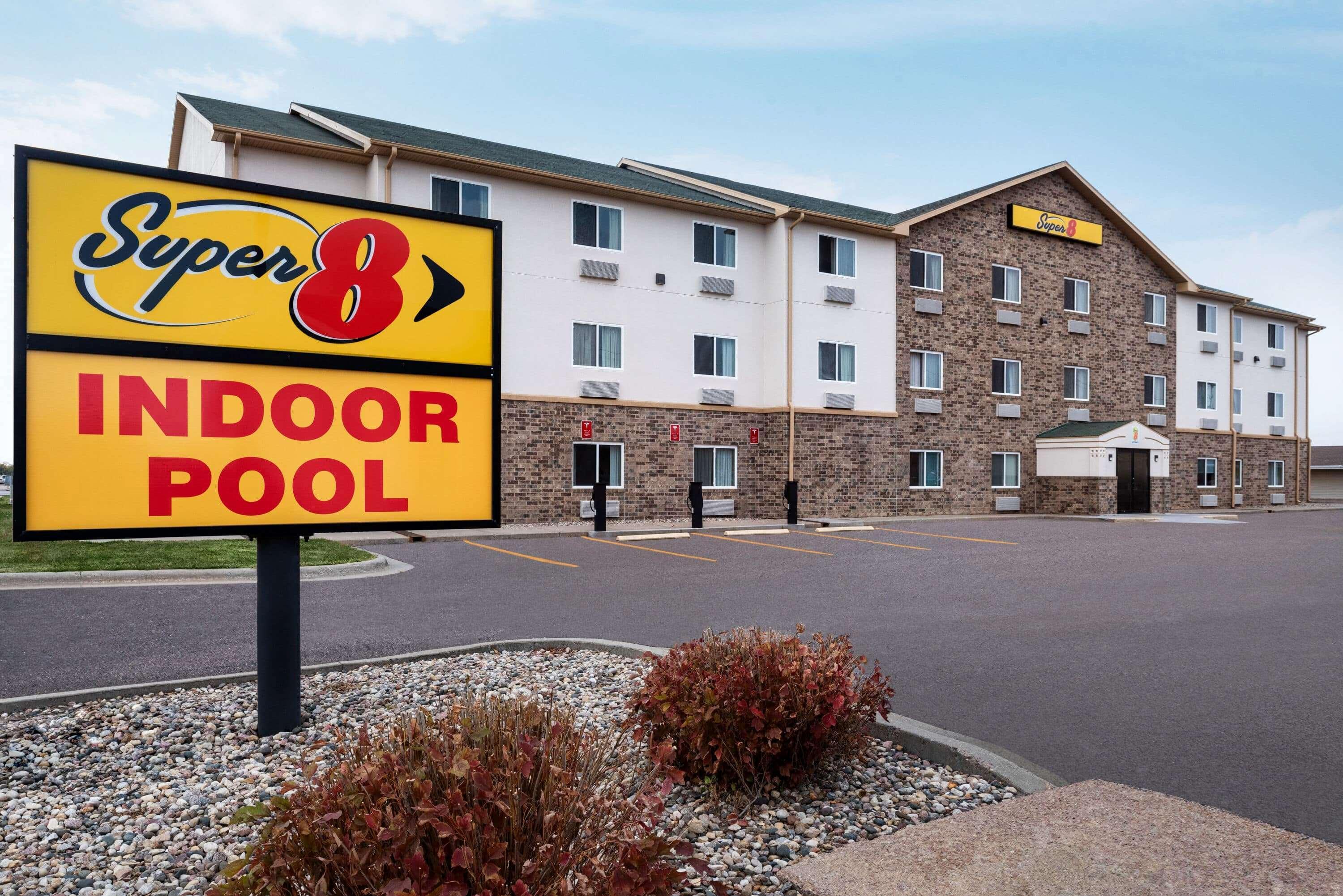 Super 8 By Wyndham Sioux Falls Hotel Exterior photo