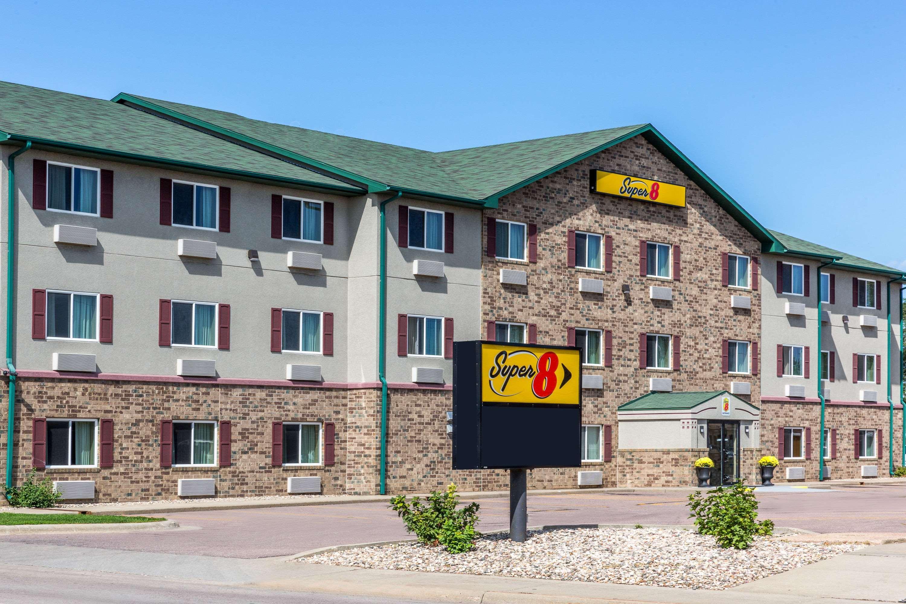 Super 8 By Wyndham Sioux Falls Hotel Exterior photo