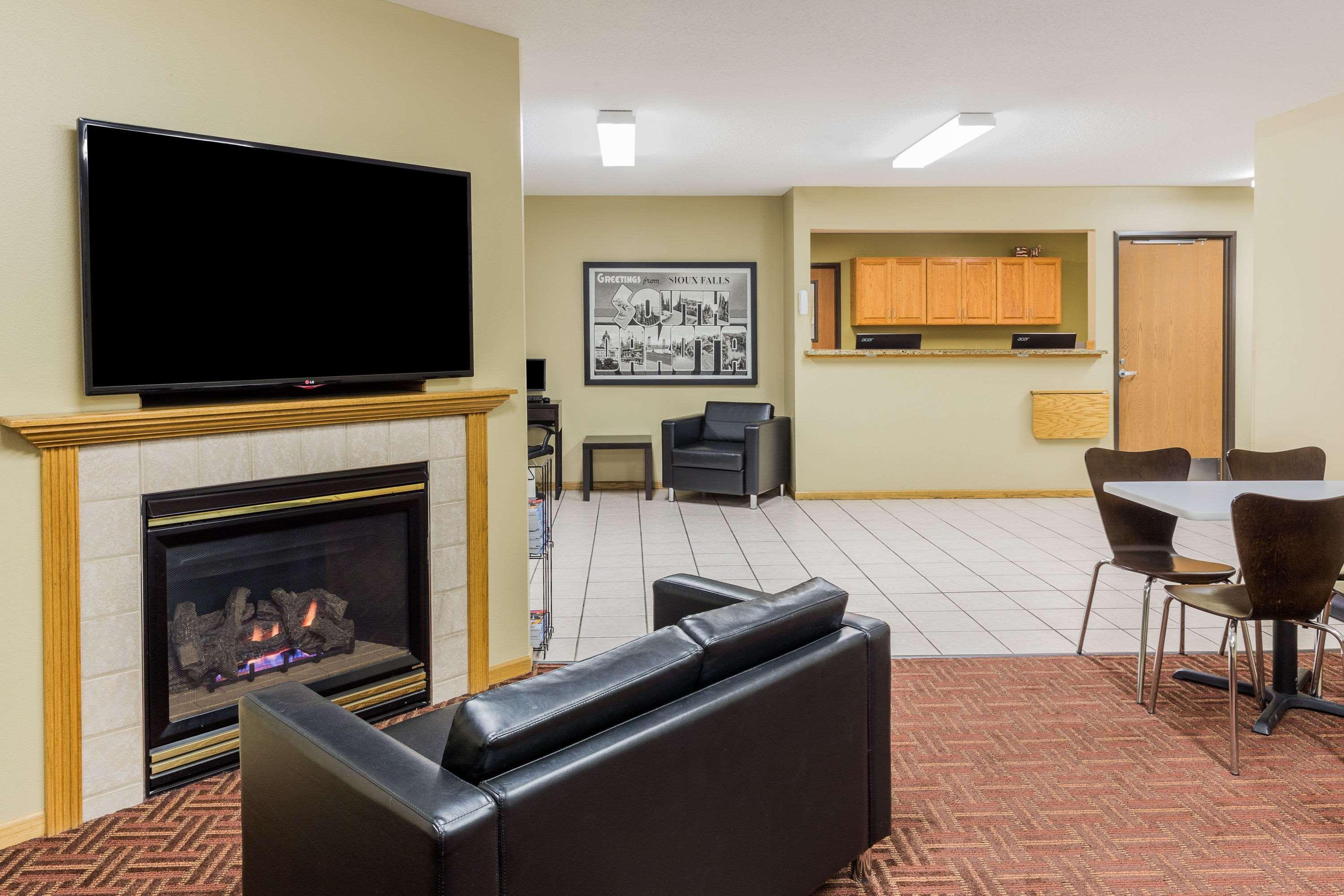 Super 8 By Wyndham Sioux Falls Exterior photo